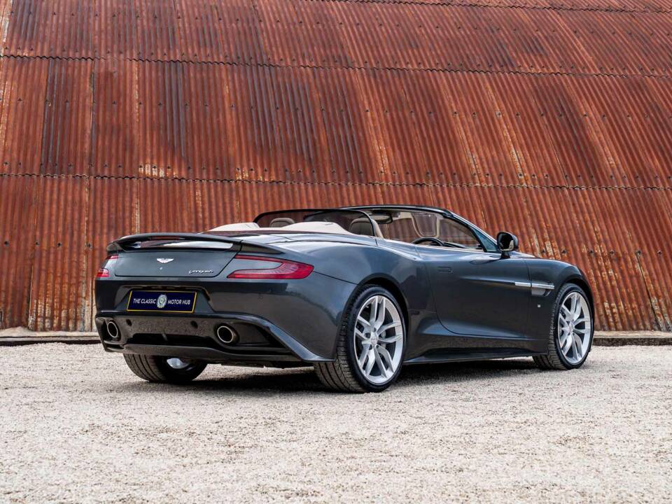 Image 8/35 of Aston Martin Vanquish (2017)
