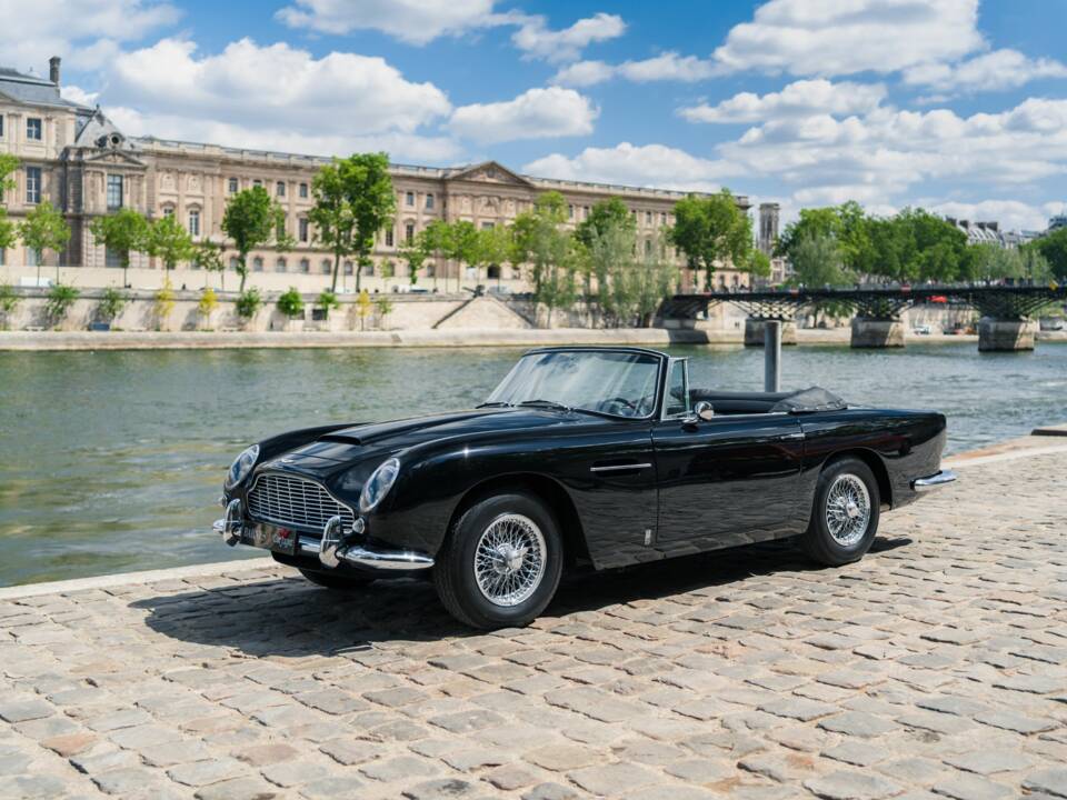 Image 5/33 of Aston Martin DB 5 Volante (1964)
