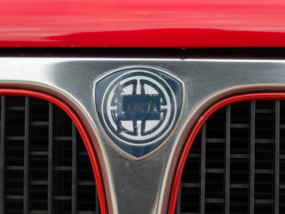 Image 25/50 of Lancia Delta HF Integrale 16V (1989)