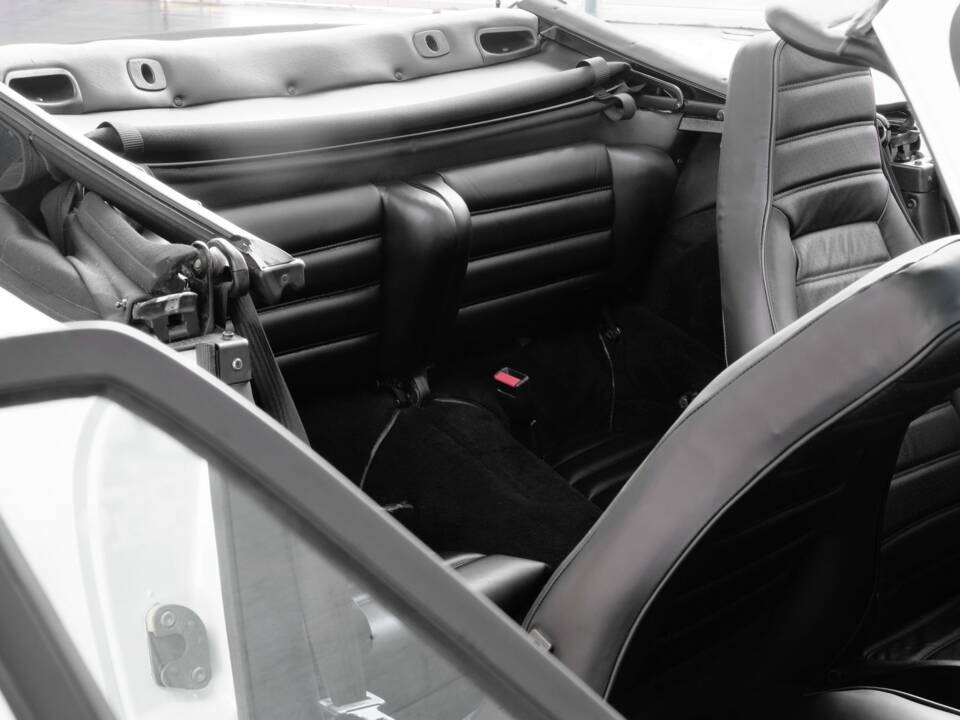 Image 28/46 de Porsche 911 Carrera 3.2 (1984)