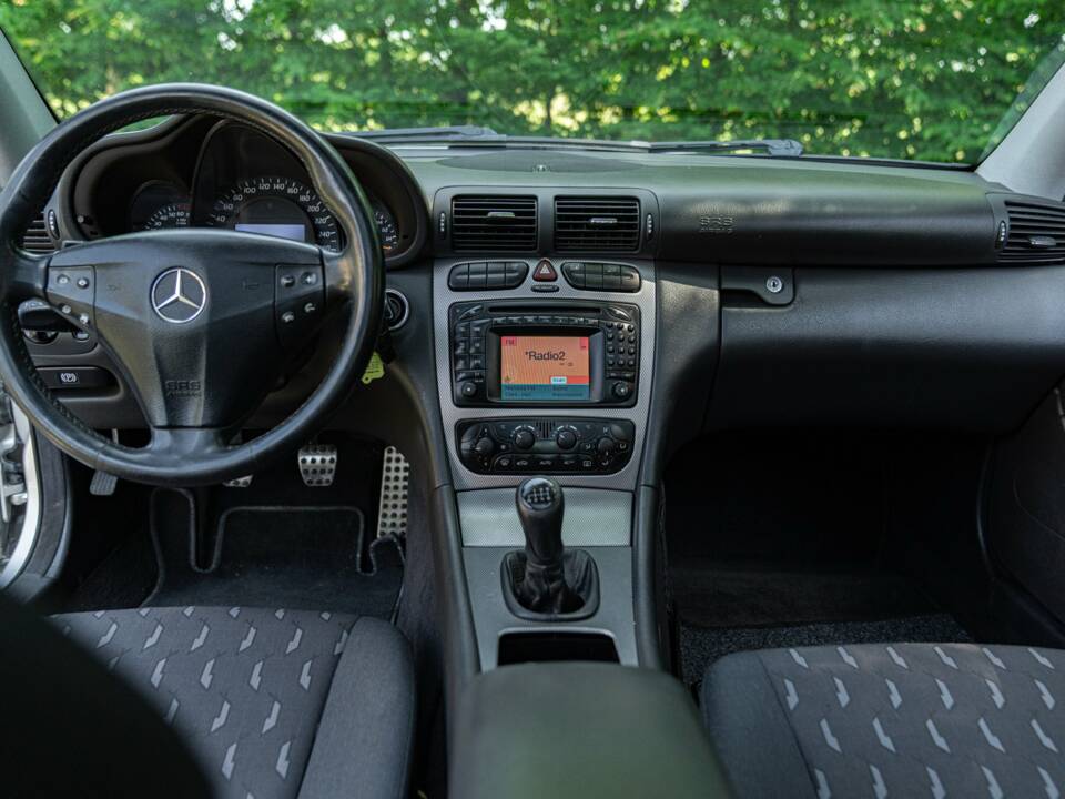 Image 35/50 of Mercedes-Benz C 320 Sportcoupé (2003)