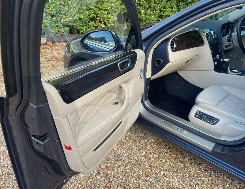 Image 40/50 de Bentley Continental Flying Spur (2010)