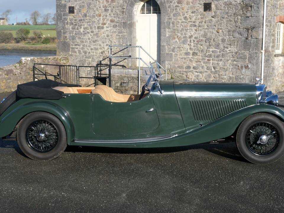 Image 2/37 of Bentley 3 Litre Vanden Plas (1934)