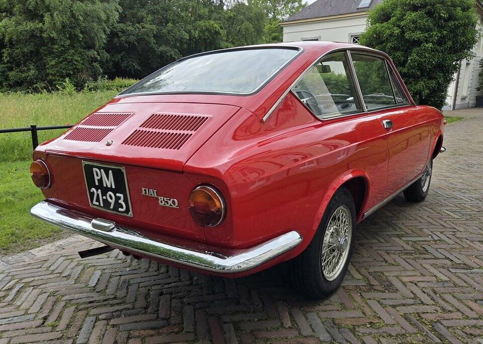 Immagine 8/8 di FIAT 850 Coupe (1965)