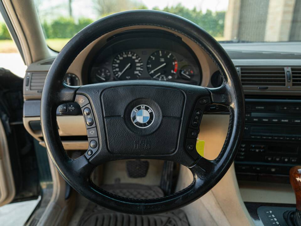 Imagen 46/50 de BMW 725tds (1997)