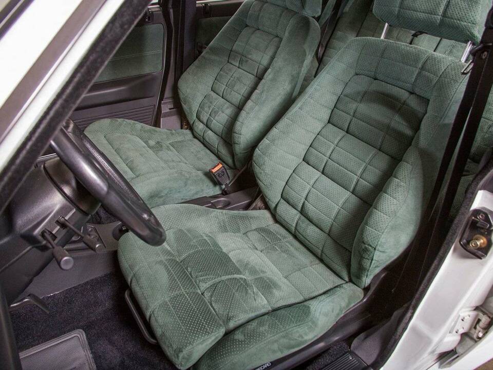 Image 17/20 de Lancia Delta HF Integrale Evoluzione I (1992)