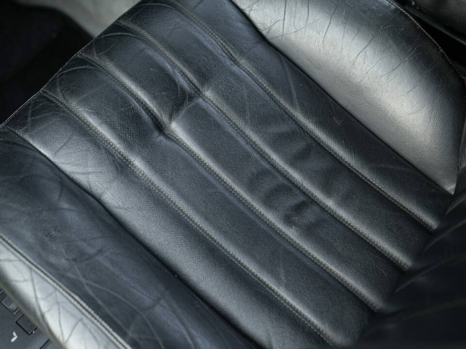 Image 29/50 of Lancia Thema 8.32 (1989)