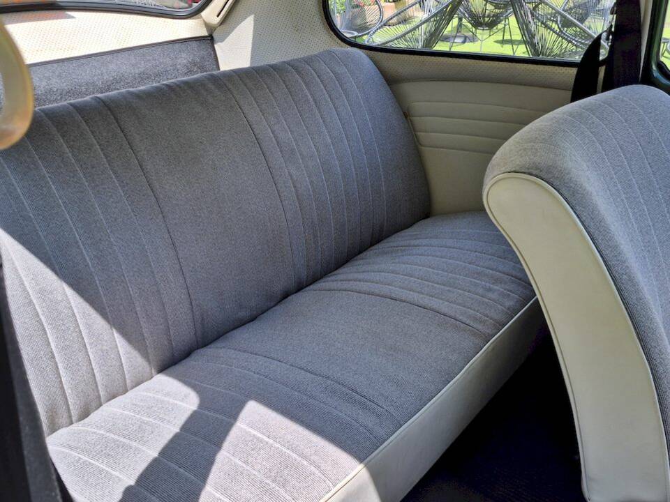 Image 46/54 de Volkswagen Käfer 1200 (1971)