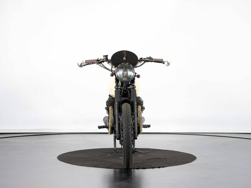Image 7/50 of Moto Guzzi V 35 Imola II (1983)