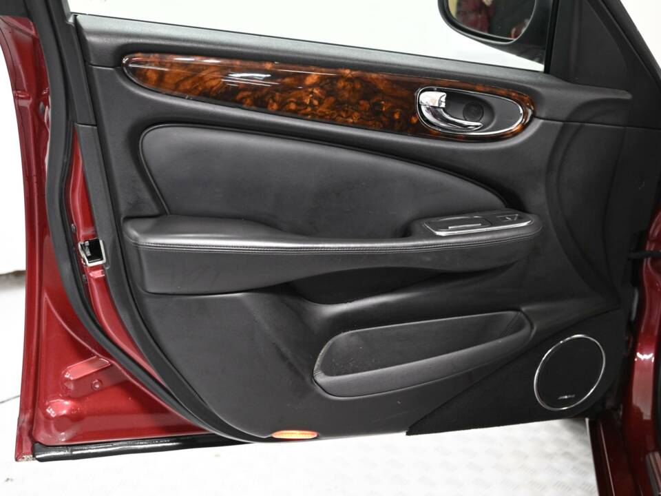 Imagen 25/50 de Jaguar XJR Super V8 (2004)