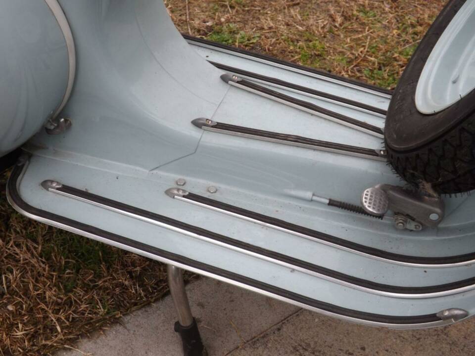 Immagine 36/50 di Piaggio Vespa 125 (1961)