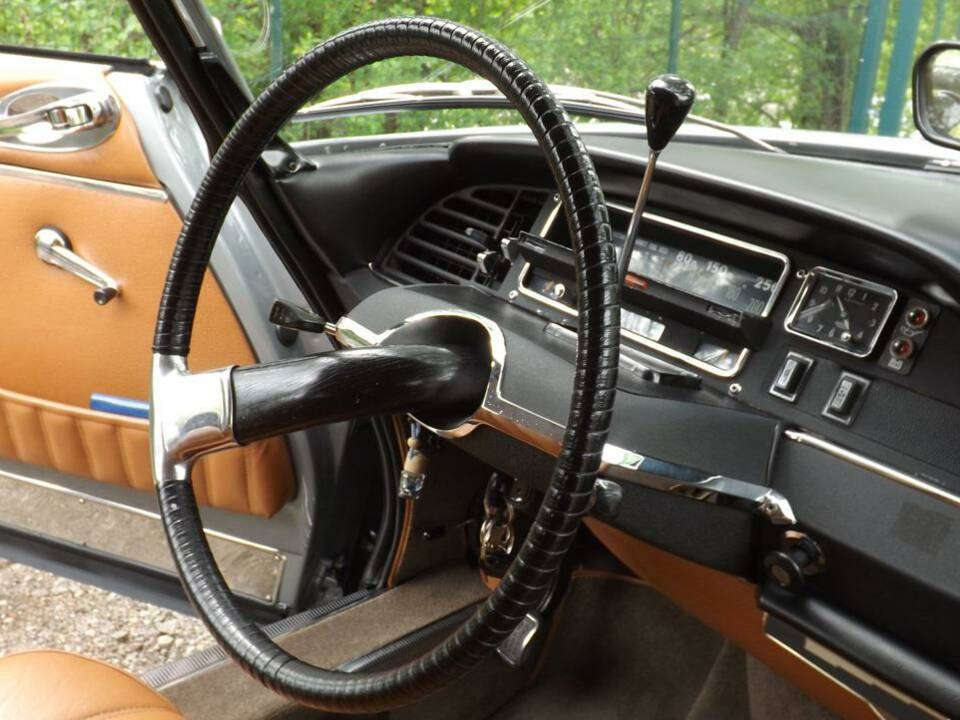 Image 11/35 of Citroën DS 21 Pallas (1969)