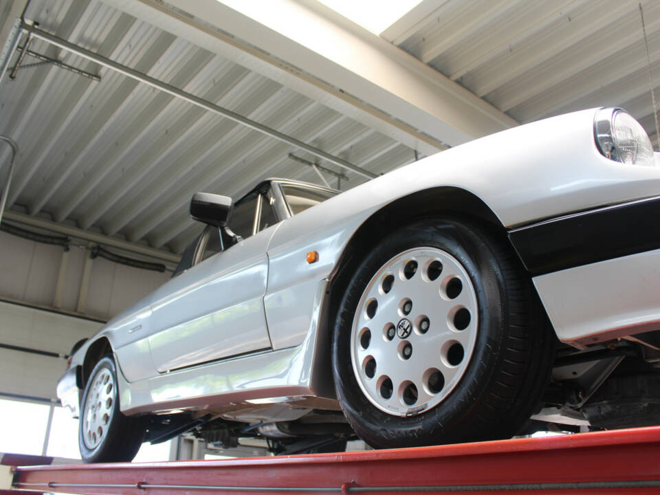 Bild 11/50 von Alfa Romeo 2.0 Spider QV (1987)