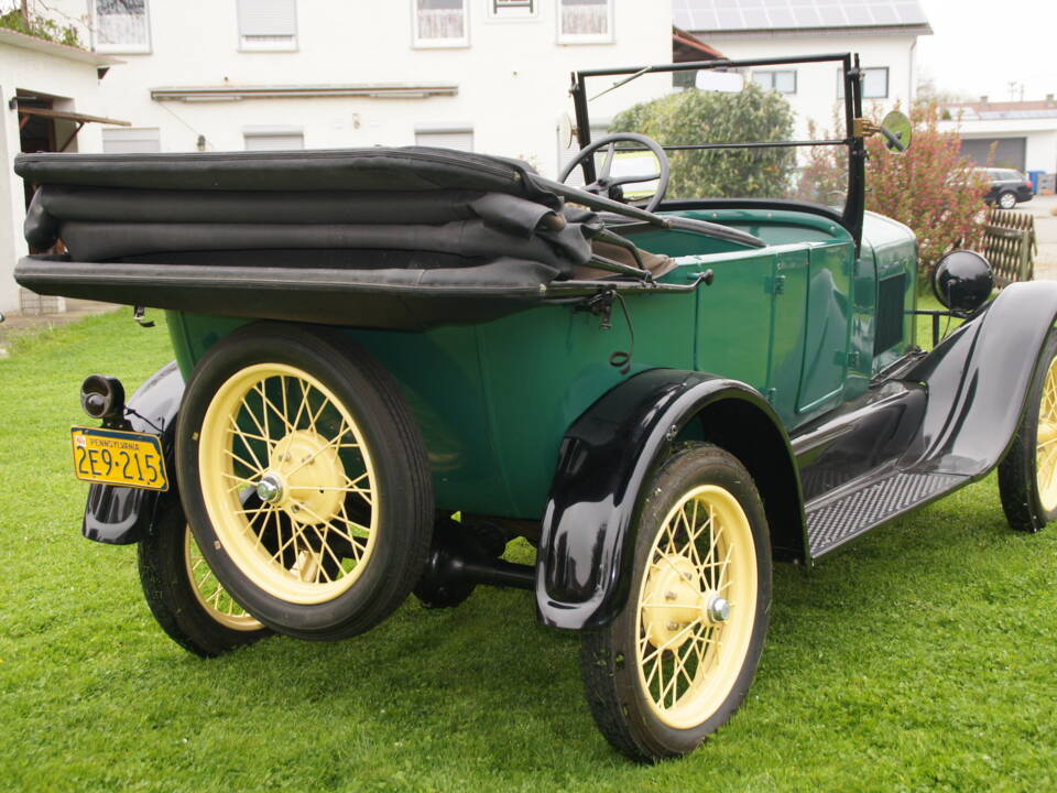 Image 3/9 of Ford Model T Touring (1927)