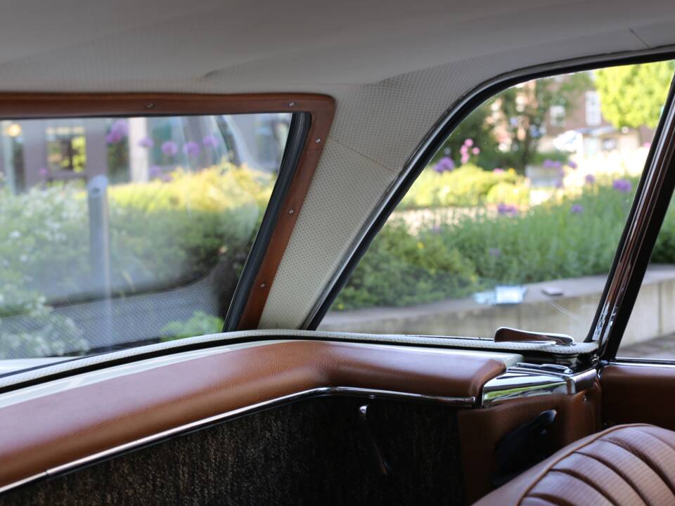 Imagen 17/50 de Mercedes-Benz 230 SL (1965)