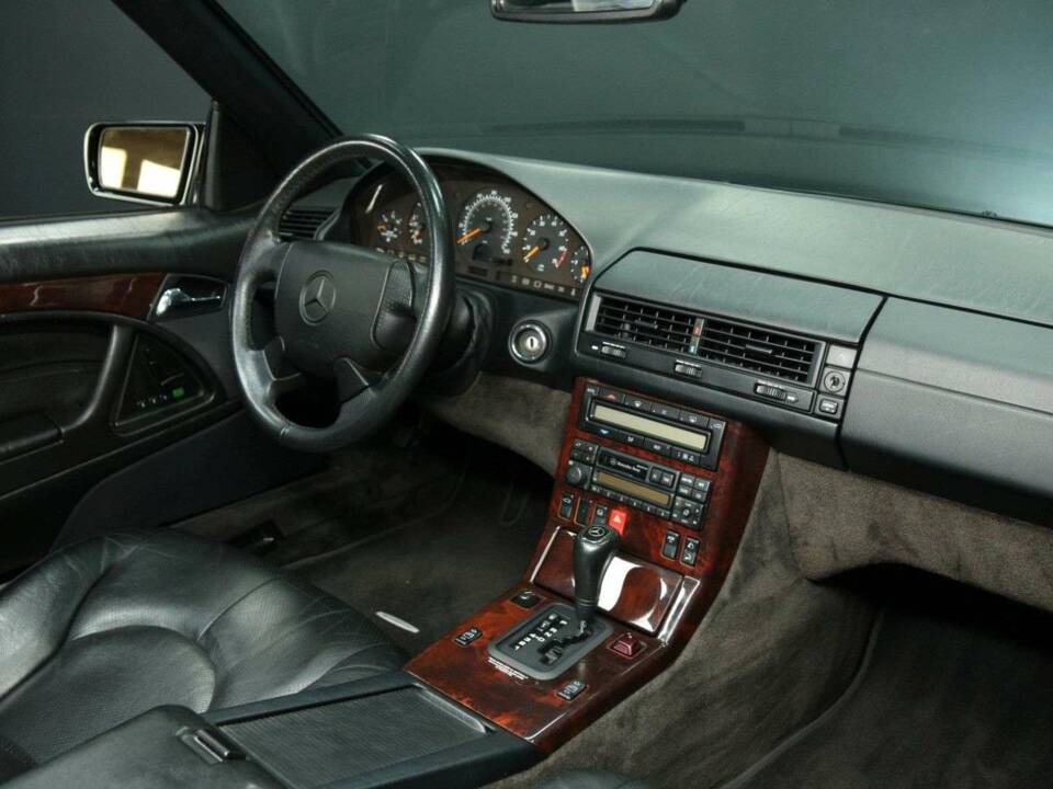 Imagen 17/30 de Mercedes-Benz SL 500 (1998)