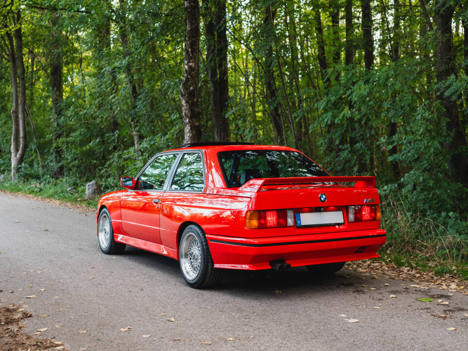 Image 2/50 of BMW M3 (1987)