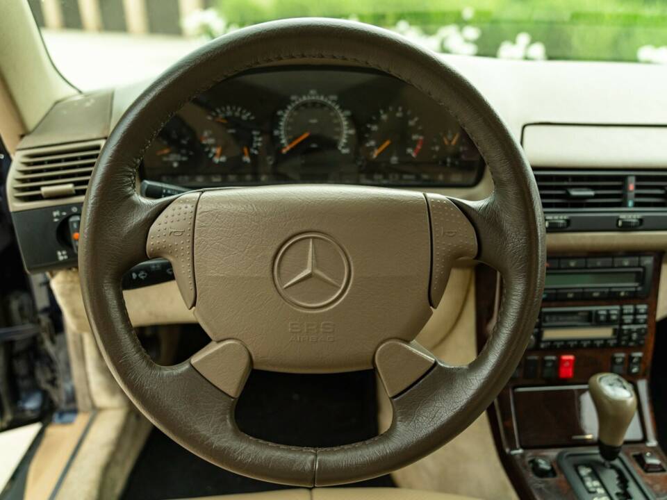 Image 43/50 de Mercedes-Benz SL 500 (1998)