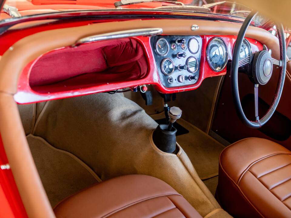 Image 32/50 of Triumph TR 3 (1956)