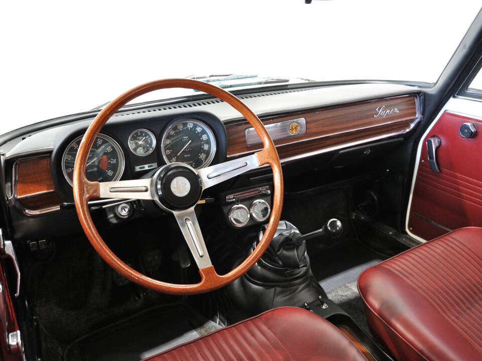 Image 21/63 of Alfa Romeo Giulia 1600 Super Biscione (1969)