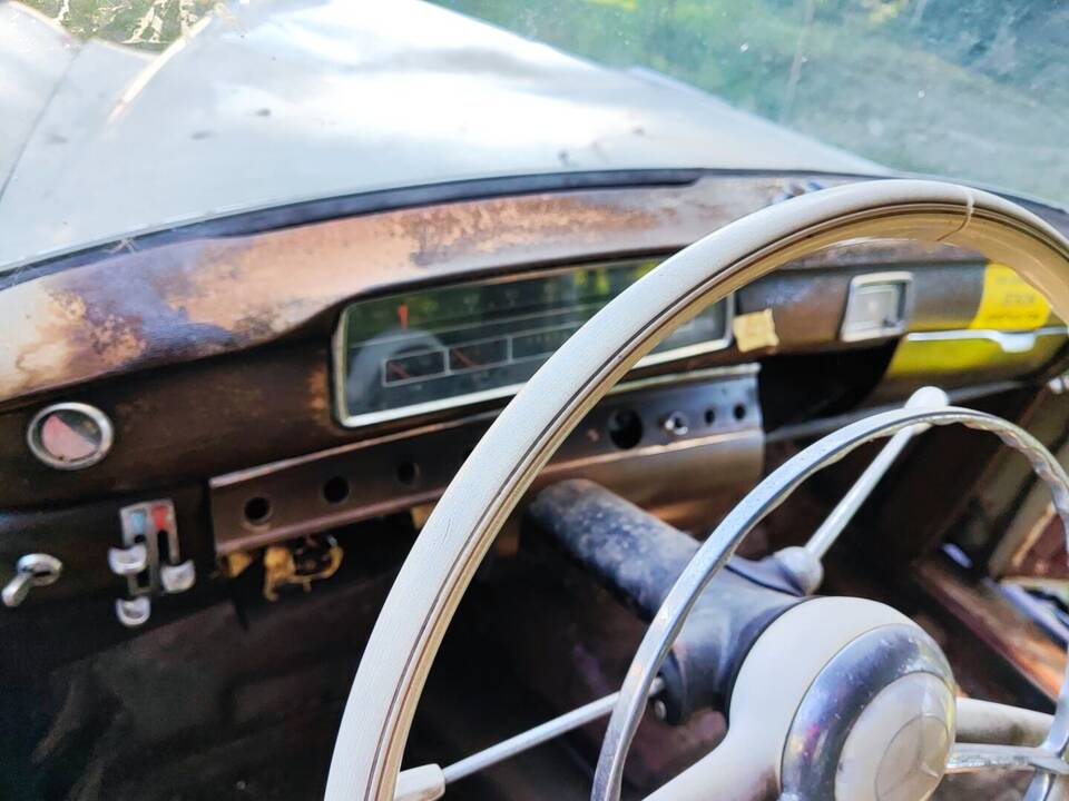 Image 27/50 of Mercedes-Benz 220 S (1958)