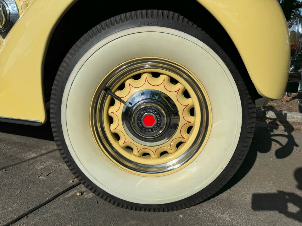 Image 14/75 of Packard One-Twenty (1936)