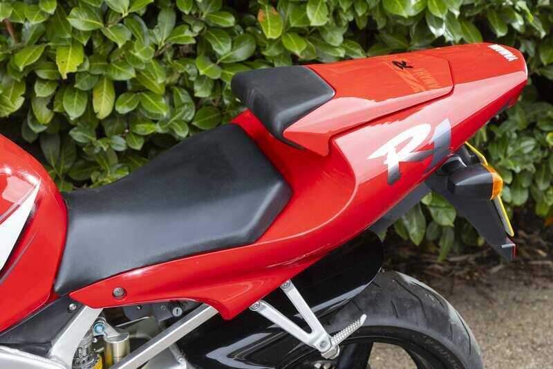 Image 25/33 of Yamaha YZF-R1 (2001)