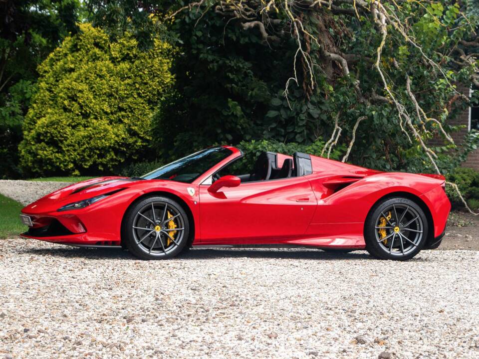 Image 8/19 of Ferrari F8 Spider (2020)