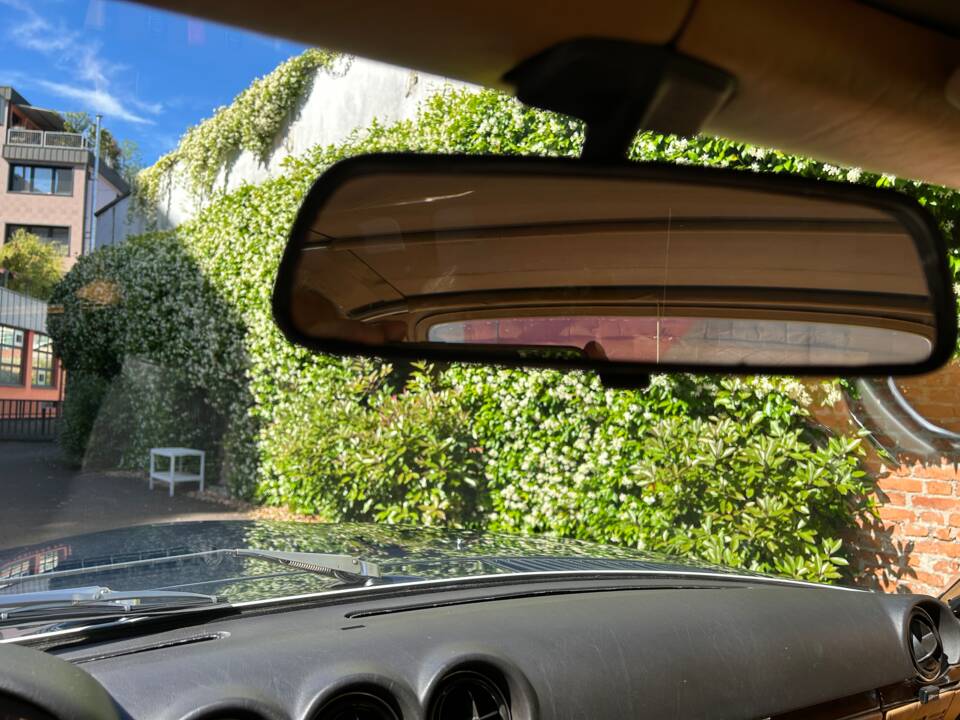 Image 28/50 of Mercedes-Benz 380 SL (1983)