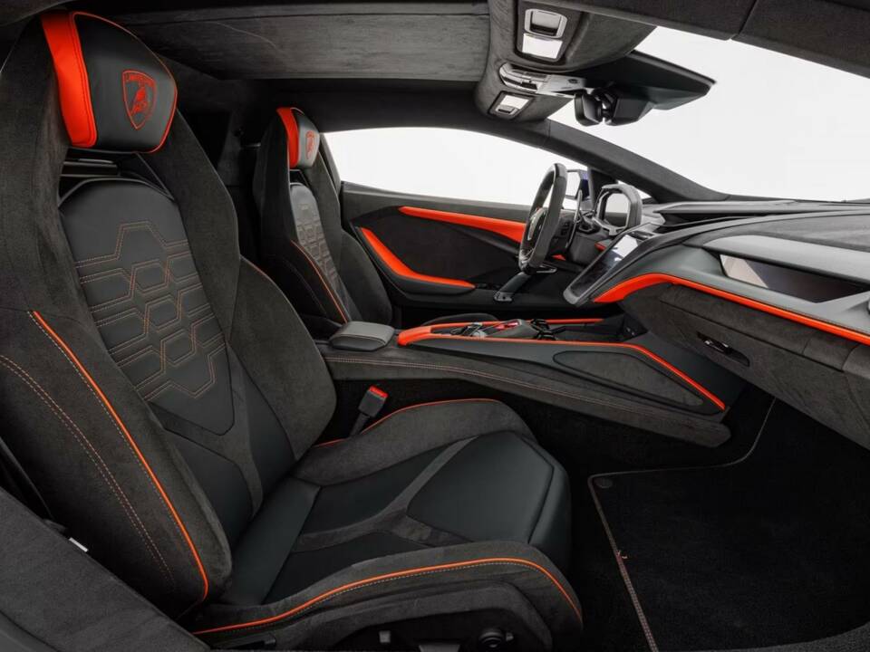 Immagine 9/15 di Lamborghini Revuelto (2024)