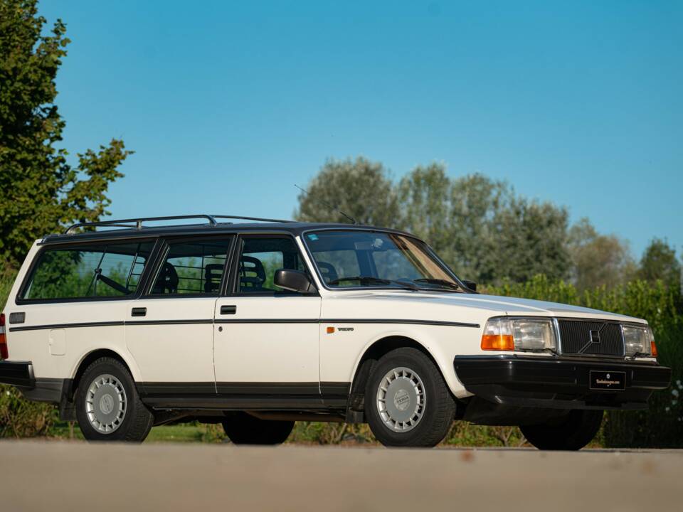 Immagine 3/43 di Volvo 240 GLE Injection (1989)