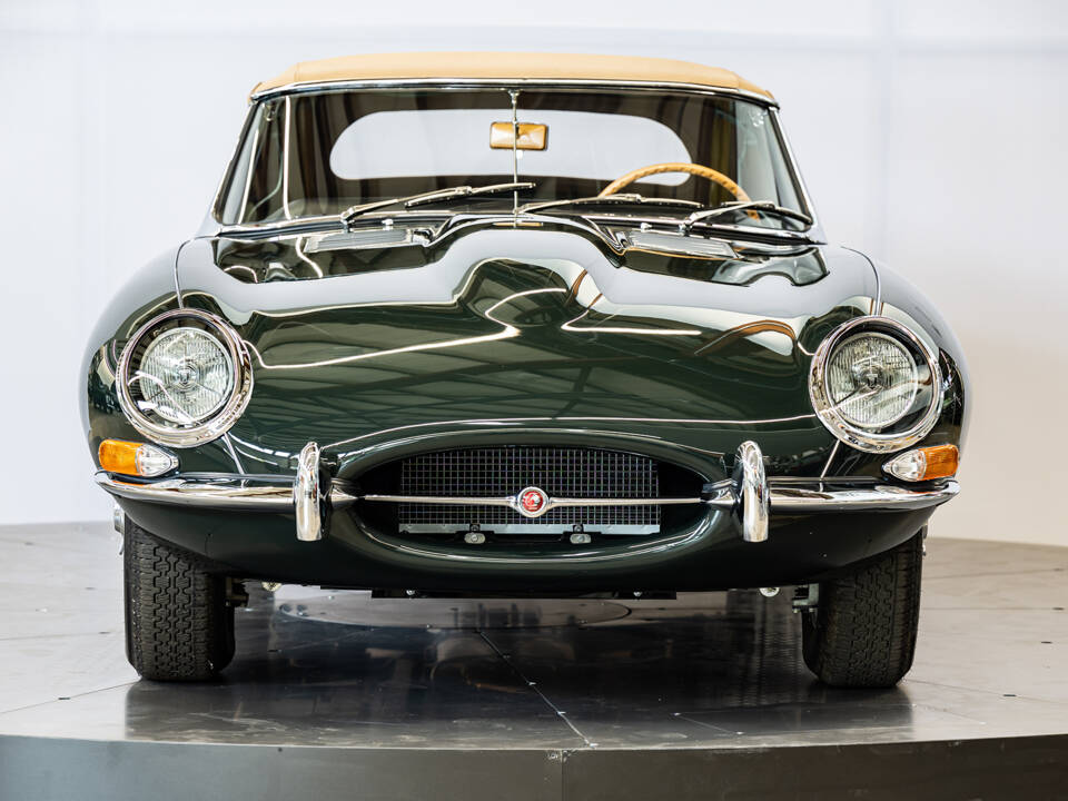 Image 4/32 de Jaguar Type E 3.8 (1964)