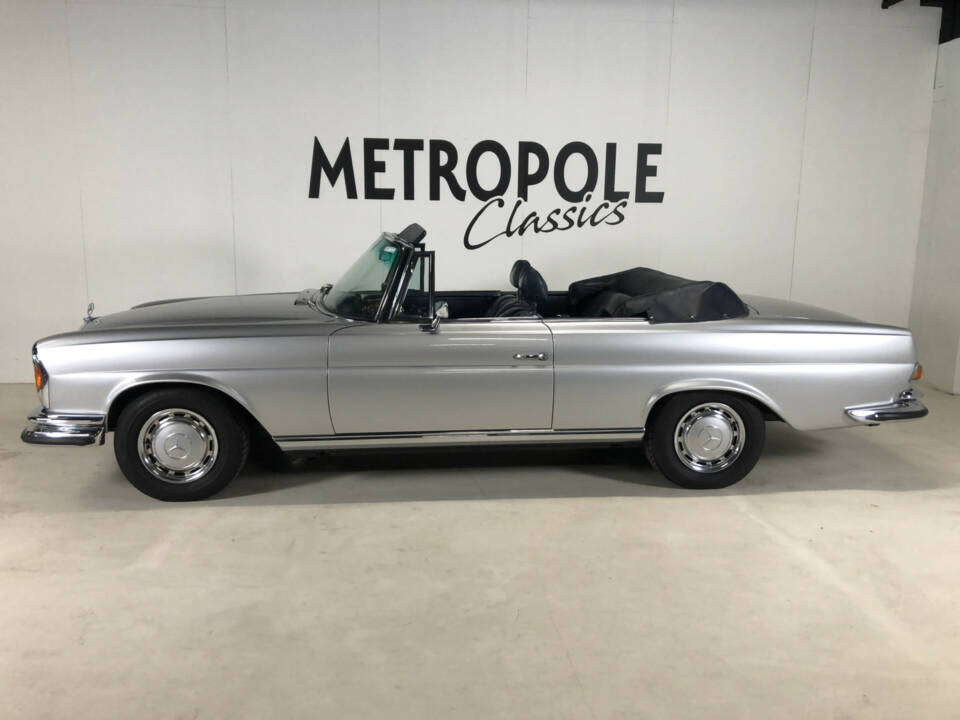 Immagine 3/31 di Mercedes-Benz 280 SE 3,5 (1970)