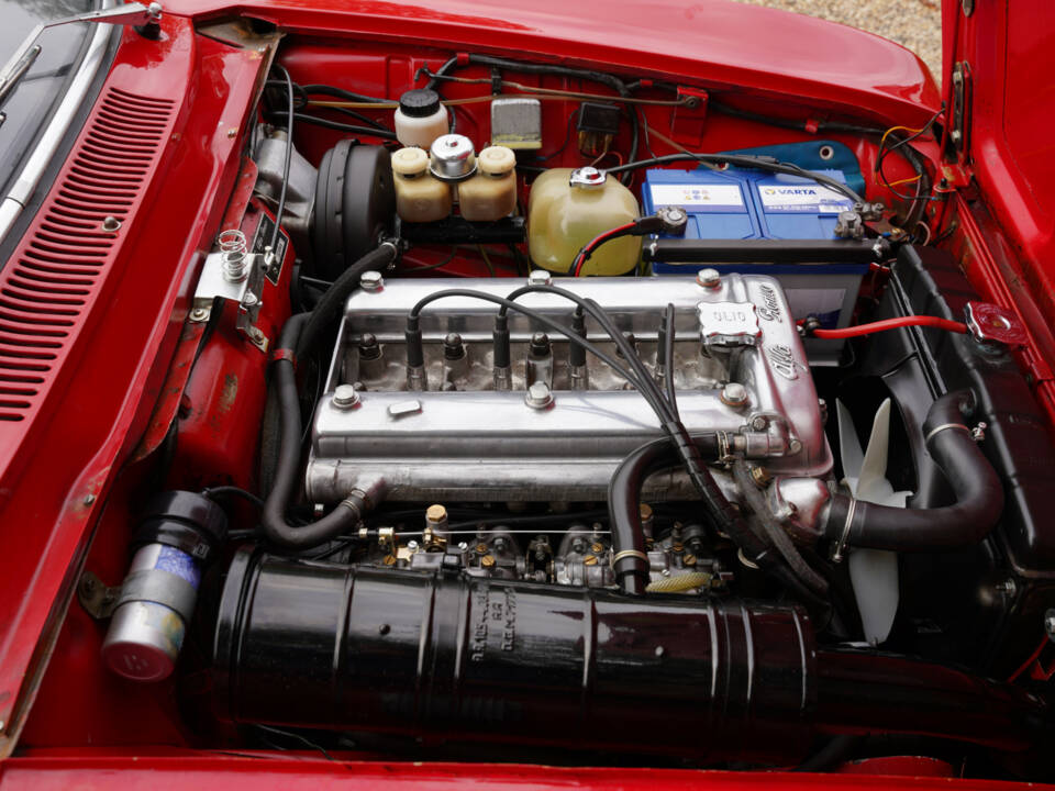 Image 4/50 de Alfa Romeo 1750 GT Veloce (1971)