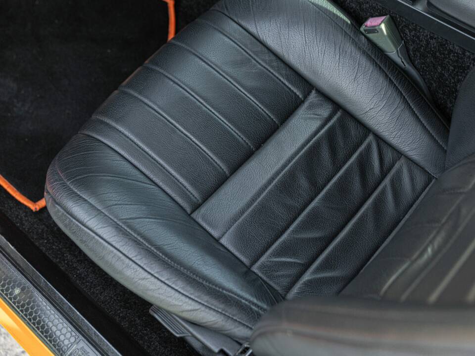 Image 30/50 of Chevrolet Camaro Z28 (1992)