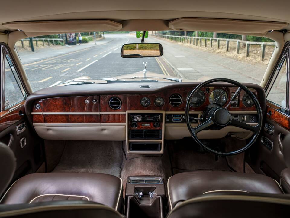 Image 18/28 of Rolls-Royce Silver Wraith II (1980)