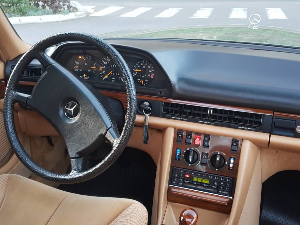 Bild 15/49 von Mercedes-Benz 280 SE (1982)
