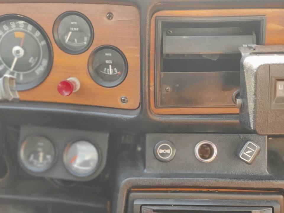 Image 8/8 of Triumph 2000 Mk II (1972)