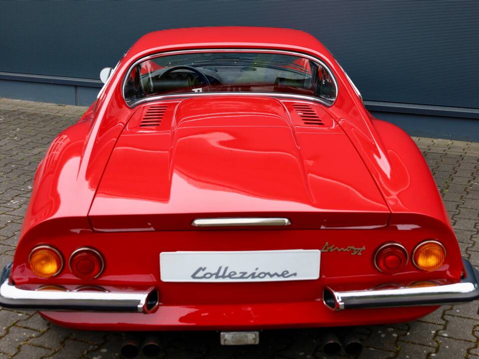 Image 17/24 de Ferrari Dino 246 GT (1973)
