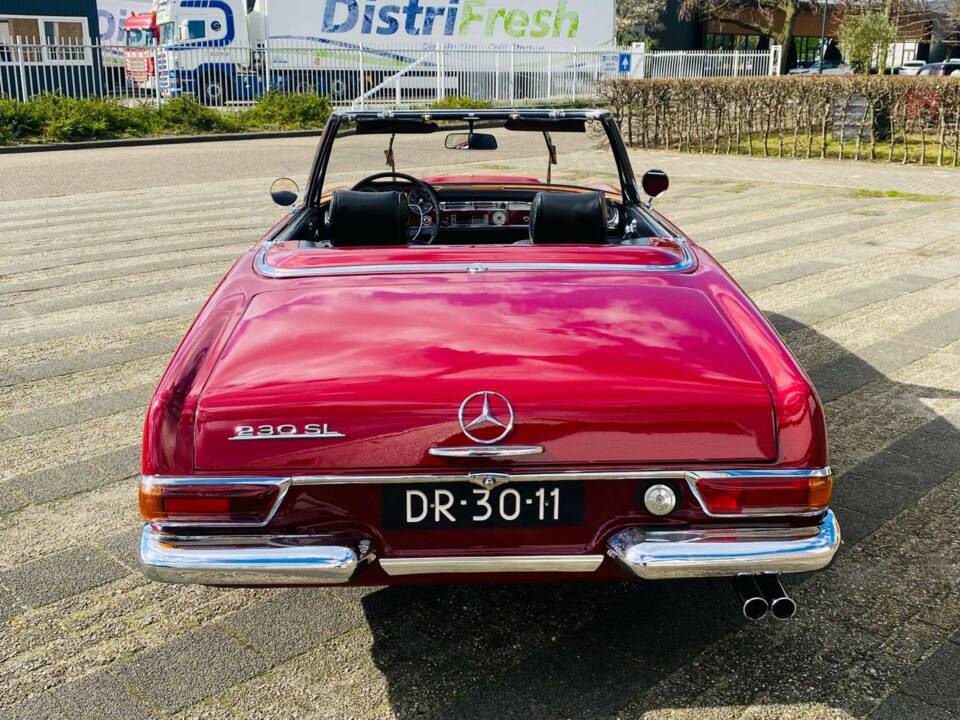 Image 7/50 de Mercedes-Benz 230 SL (1966)