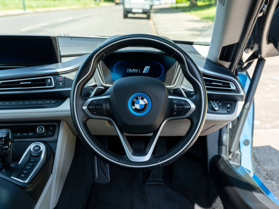 Image 15/33 of BMW i8 Coupé (2015)