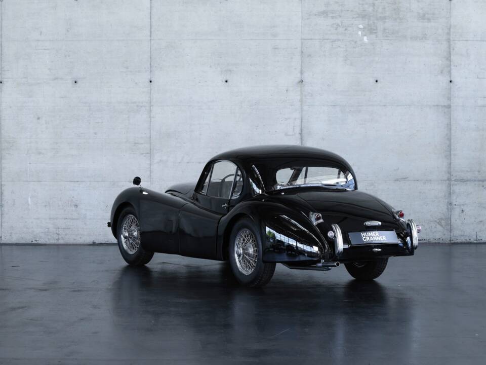 Image 2/47 de Jaguar XK 120 FHC (1954)