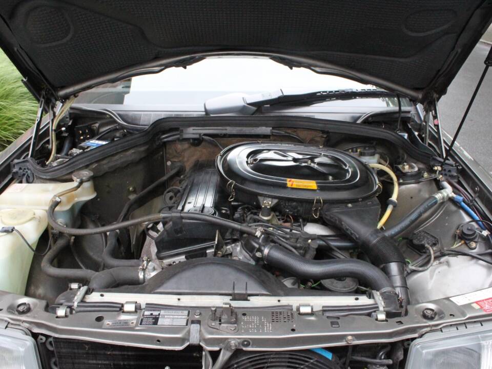 Image 7/27 of Mercedes-Benz 190 E (1987)