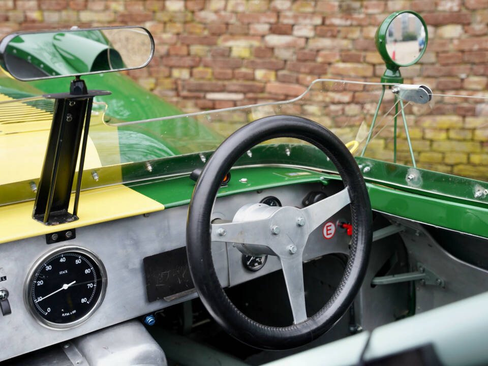 Image 37/50 of Lister Knobbly (1959)