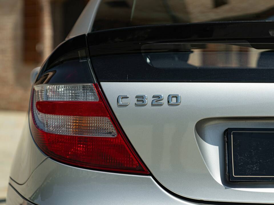 Image 11/50 of Mercedes-Benz C 320 Sportcoupé (2003)