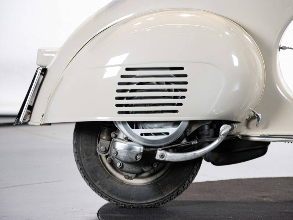 Image 12/50 de Piaggio Vespa 125 (1959)