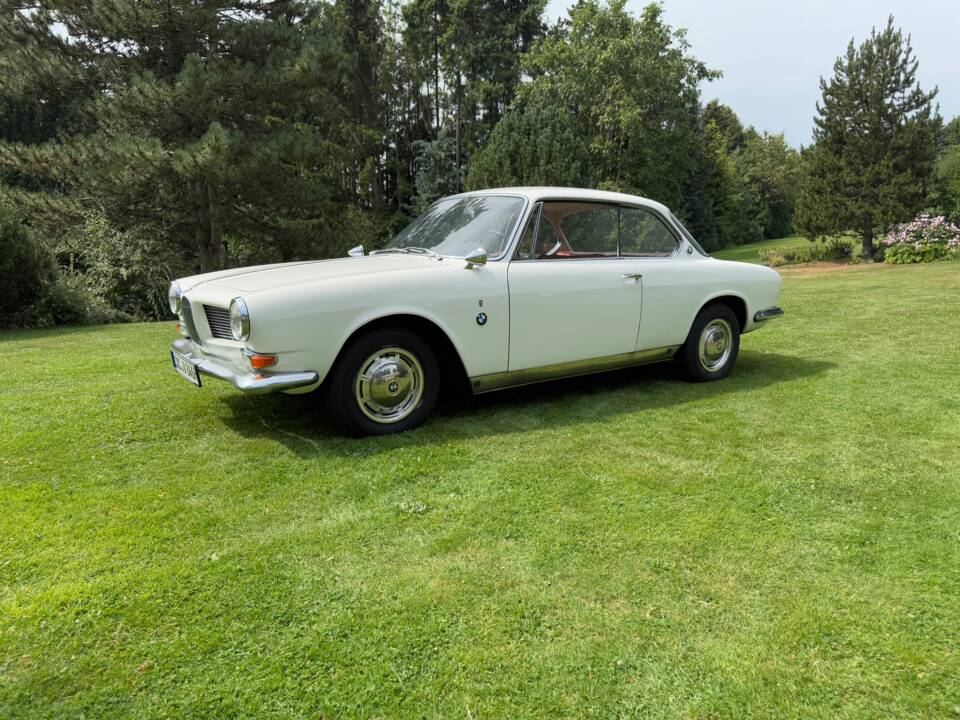 Image 8/16 of BMW 3200 CS (1965)
