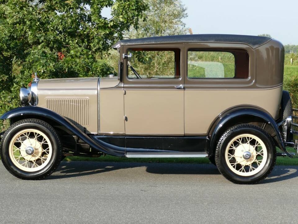 Image 9/15 of Ford Model A Tudor Sedan (1930)