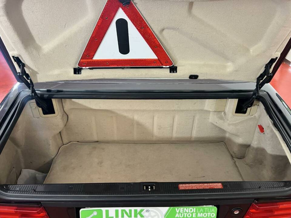 Image 36/48 of Mercedes-Benz 300 SL-24 (1992)