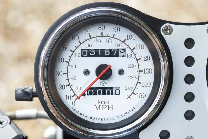 Immagine 3/40 di Triumph Speed Triple (1999)